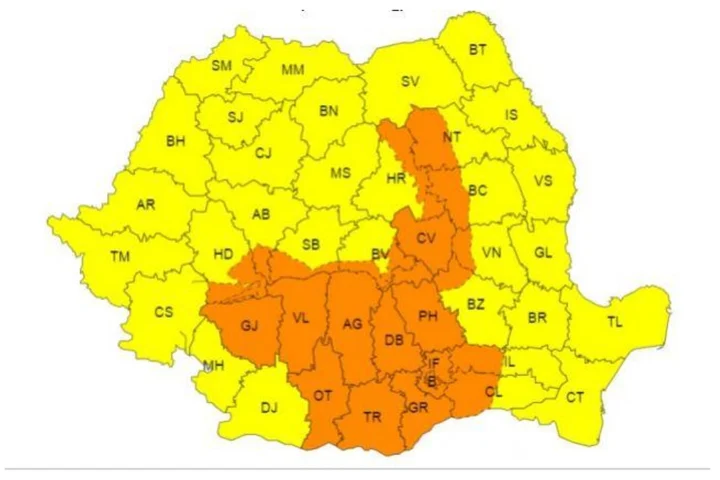 De sâmbătă au loc furtuni masive în București și în alte zone din România. Ploi torențiale, cu vânt puternic. Duminică va fi cea mai critică zi