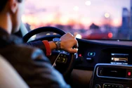 Stilul tău la volan îți dezvăluie adevărata față. Cum ții volanul și cum conduci spune cine ești: testul care îți trădează personalitatea