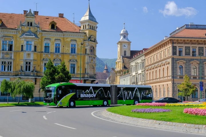 Măsura genială pentru diminuarea poluării în Brașov. Transport gratuit pentru toată lumea: „Vinerea Verde” schimbă regulile pentru șoferi și turiști