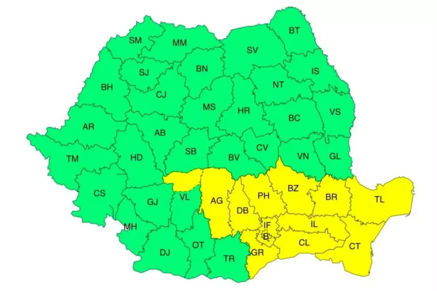 Vijelie violentă și vizibilitate redusă pe o șosea din Moldova. Copaci îndoiți de rafalele puternice de vânt, care au depășit șaptezeci de kilometri pe oră, în timpul furtunii violente declanșate luni sub avertizarea cod portocaliu de instabilitate atmosferică.