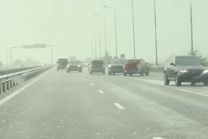 Cum îți dai seama că vine grindina și ce e esențial să ai în portbagaj pentru a limita daunele asupra mașinii?