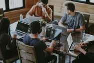 Franța introduce mese universitare la un euro pentru toți studenții