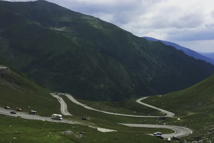 Transfăgărășanul se redeschide circulației rutiere începând de vineri, 6 iunie 2025.