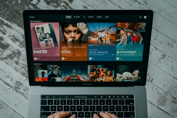 Cinci seriale noi Netflix de urmărit și două de evitat în martie 2026