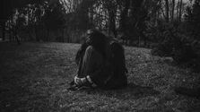 De ce sentimentul de singurătate poate fi mai periculos decât singurătatea în sine