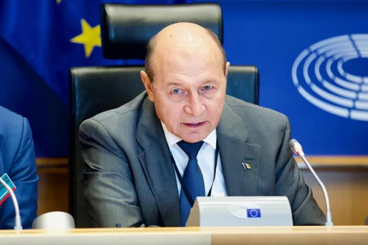 Ce i-au recomandat medicii lui Traian Băsescu, după externare. Cât de afectat este fostul președinte de virusul gripal A