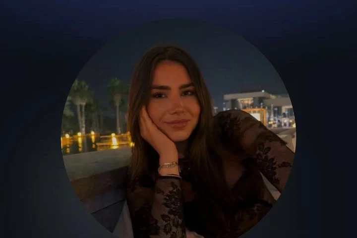 Unde studiază fiica lui Victor Ponta și a Dacianei Sârbu. Ce căuta Irina, de fapt, în Abu Dhabi