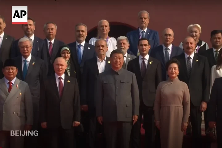 De ce au fost invitați Adrian Năstase și Viorica Dăncilă la summitul din China, alături de Vladimir Putin și Kim Jong Un