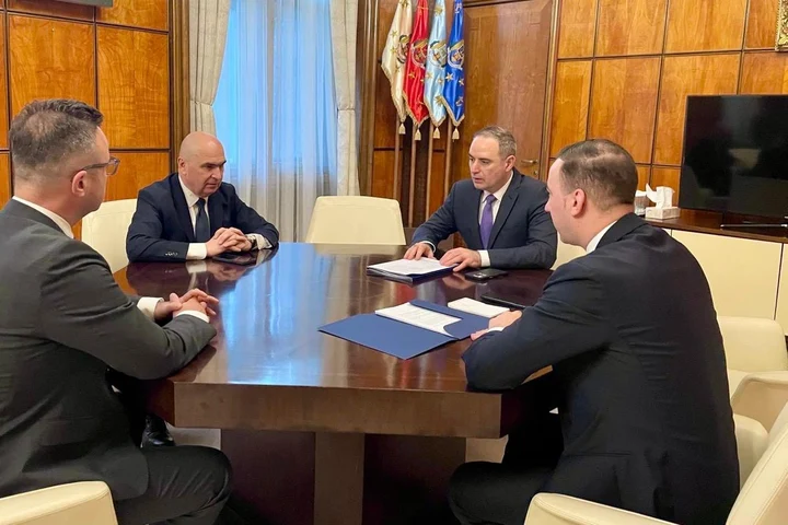 Ilie Bolojan poate rămâne premier chiar și fără PSD. Ce urmează dacă social-democrații își retrag miniștrii din Guvern