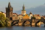 Orașul european unde poți avea un concediu ieftin. O bere costă doar 2 lire