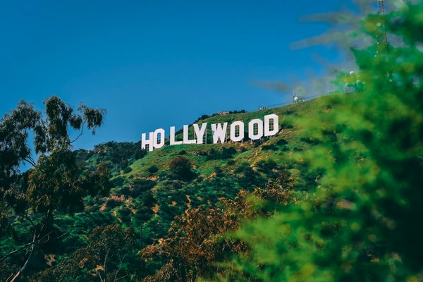 Greva scenariștilor din Hollywood se apropie de sfărșit