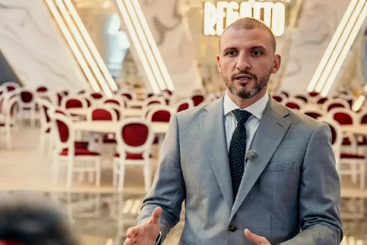 „A scos cuțitul și a spus că mă taie”. Mărturii șocante ale fostei iubite a lui Ștefan Mandachi, care cere ordin de protecție