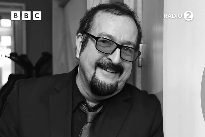 Steve Wright a murit. Legendarul prezentator de la BBC a încetat din viață la 69 de ani