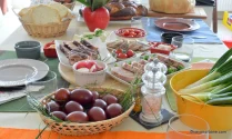 Avertisment ANPC de Paște. La ce trebuie să fii atent când cumperi carne de miel și ce sunt ouăle toxice. De evitat!