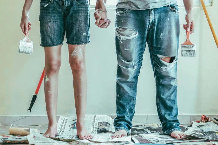 Cum să elimini eficient petele de vopsea lavabilă de pe haine
