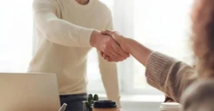 Conform unui sondaj: Toată lumea minte la interviul de angajare, inclusiv recrutorii. Care sunt cele mai frecvente minciuni?