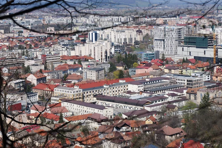 "Casa era cu 50.000 de euro mai ieftină decât în anunț": cum pierd românii bani din cauza agențiilor imobiliare