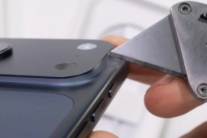 Cât de ușor se zgârie noul iPhone 17 Pro?
