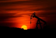 România extrage mai puțin petrol, dar importă tot mai mult: creștere record a importurilor în 2025