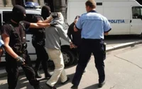 Descinderi DIICOT la Motru: tânăr de 30 de ani, prins cu saci de cannabis și plantație în serele părinților din Samarinești