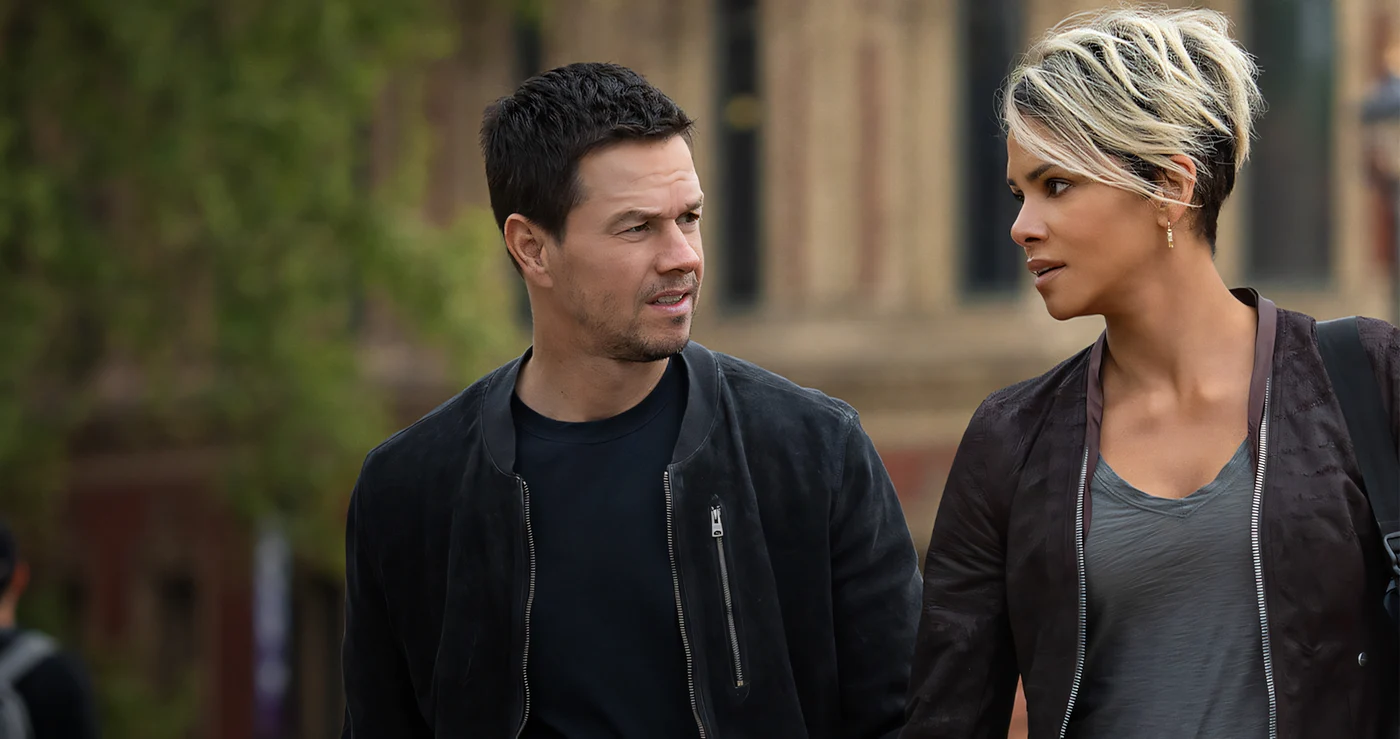 Mark Wahlberg și Halle Berry în filmul The Union - Netflix - 2024