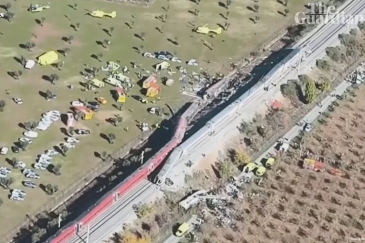 Răsturnare de situație în ancheta tragediei feroviare din Spania. Ce s-a întâmplat cu 25 de minute înainte de ciocnirea trenurilor. O decizie inexplicabilă, în centrul investigației