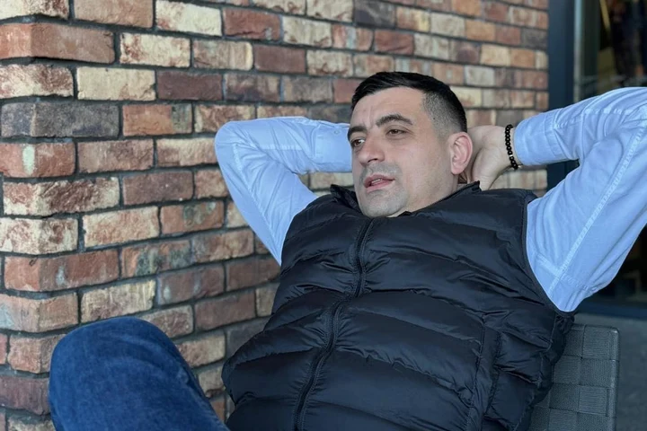 George Simion promite „anunțuri importante” într-o zi tensionată post-electoral: „Presa sistemului se dă de ceasul morții”