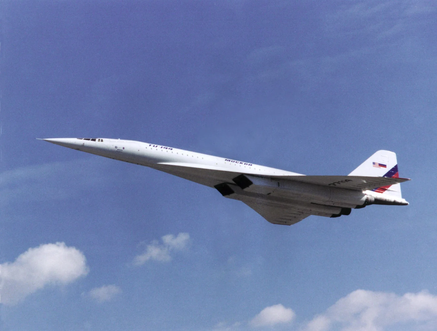 foto: wikipedia https://ro.wikipedia.org/wiki/Tupolev_Tu-144#/media/Fi%C8%99ier:Tu-144LL_in_flight.jpg