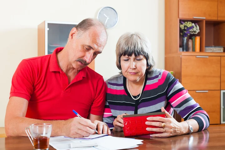 Pensiile românilor, taxate! Cine sunt pensionarii vizați și cu câți bani vor mai rămâne în mână din pensie