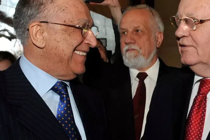 Ion Iliescu: Trei mandate prezidențiale, influența sa asupra politicii românești și legătura cu Moscova