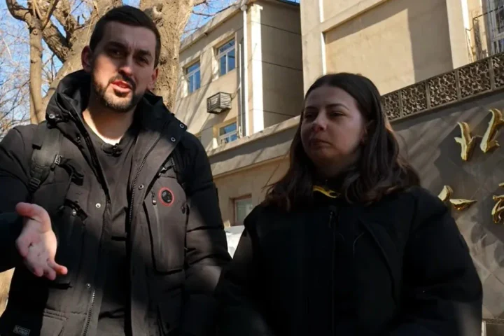 Vloggeri români, soț și soție, au primit 50 de ani interdicție în Rusia. Au fost dezbrăcați până la lenjerie și ținuți în condiții inumane VIDEO