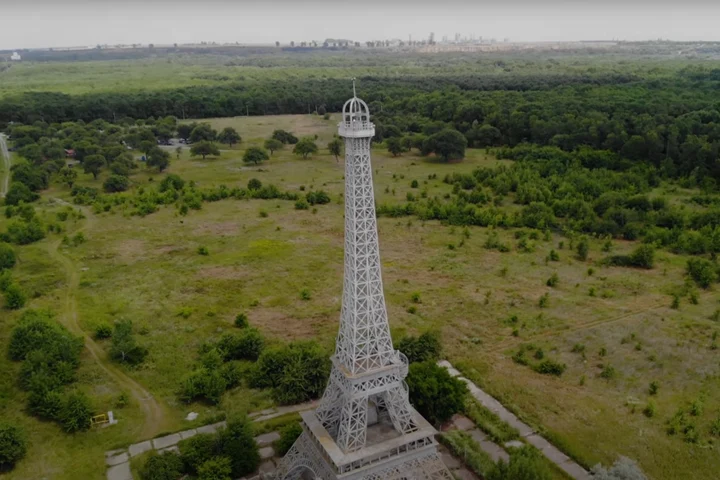 Replica Turnului Eiffel din Slobozia