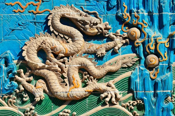 Anul Dragonului de Lemn Verde în Horoscopul Chinezesc 2024: Aduce schimbări majore și oportunități pentru zodii. Șerpii își schimbă casa și locul de muncă