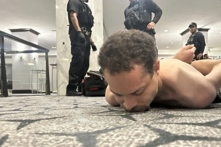 Ce a descoperit FBI acasă la atacatorul la evenimentul corespondenților de la Casa Albă, unde era și Trump