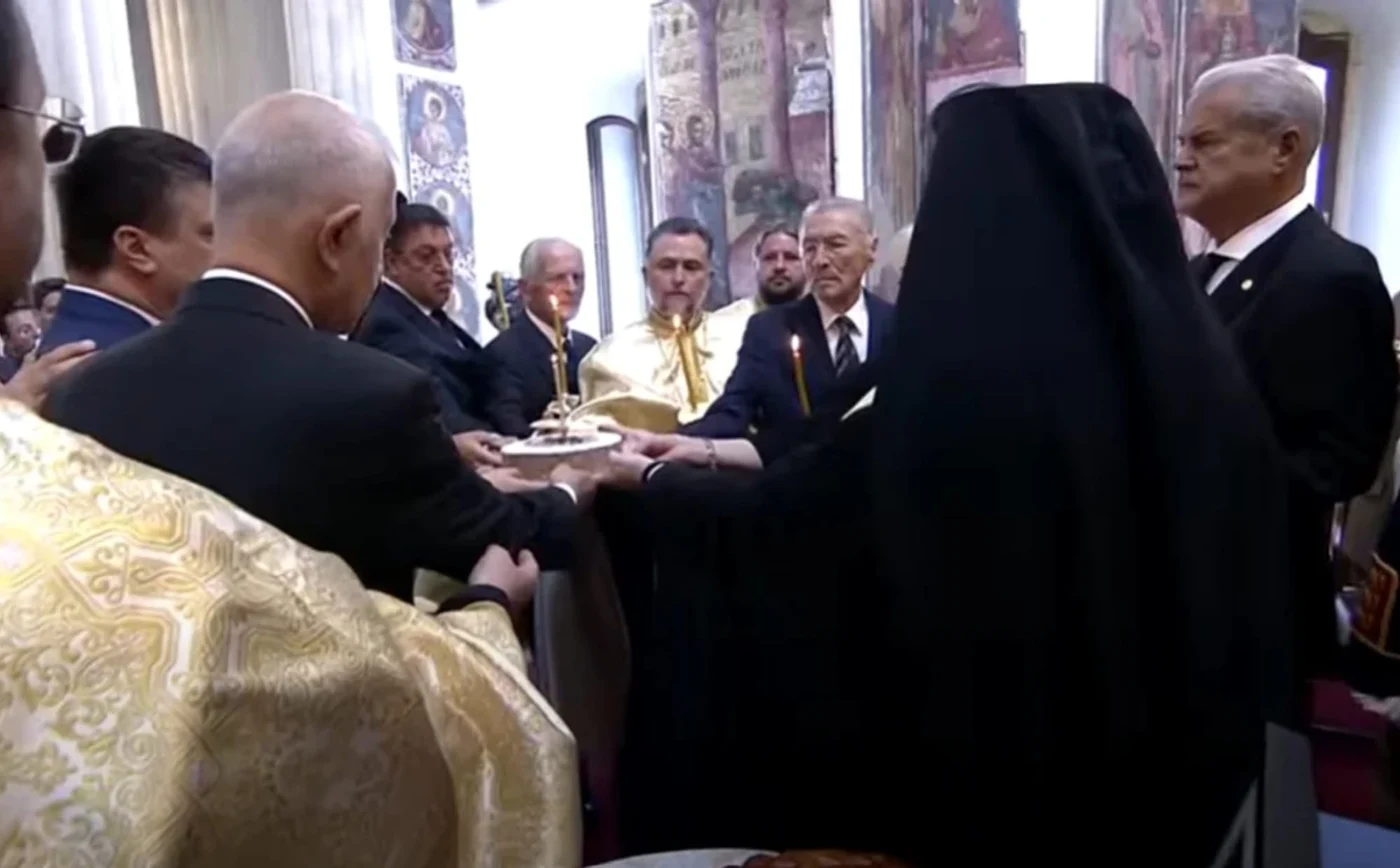 Liderii politici au ținut coliva la căpătâiul lui Ion Iliescu