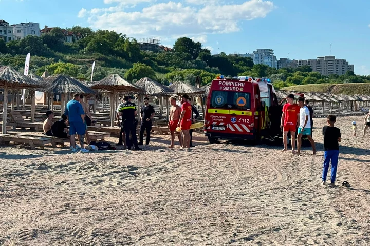 VIDEO Un adolescent de 14 ani, aproape de comă alcoolică pe plaja din Constanța. Cum a fost salvat de la moarte: „Toți erau mangă”