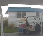 VIDEO: Moment incredibil în Florida — O casă întreagă este ridicată în aer de vântul puternic. De ce sunt construite așa casele în SUA?