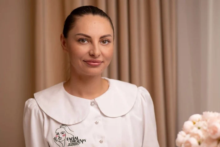 Exerciții pentru față care te scapă de riduri