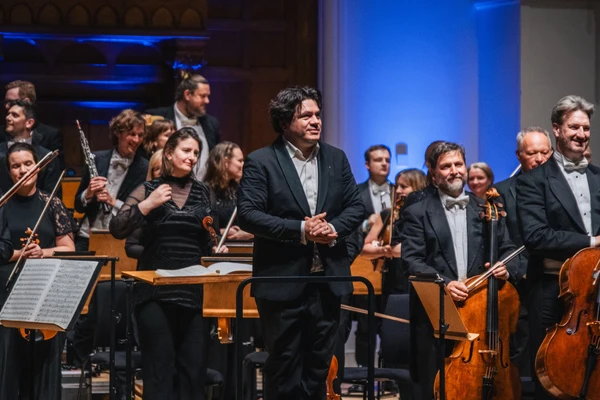 Un român dirijează astăzi orchestra 🎻 la ceremonia de deschidere a Jocurilor Olimpice 2024 din Paris