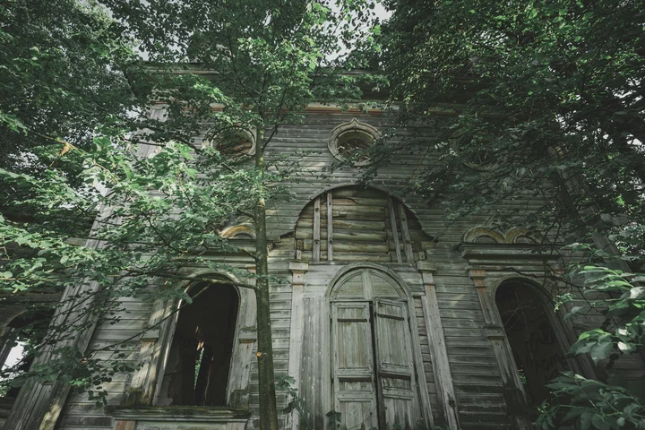 Femeile născute sub aceste semne zodiacale ar trebui să evite locurile bântuite