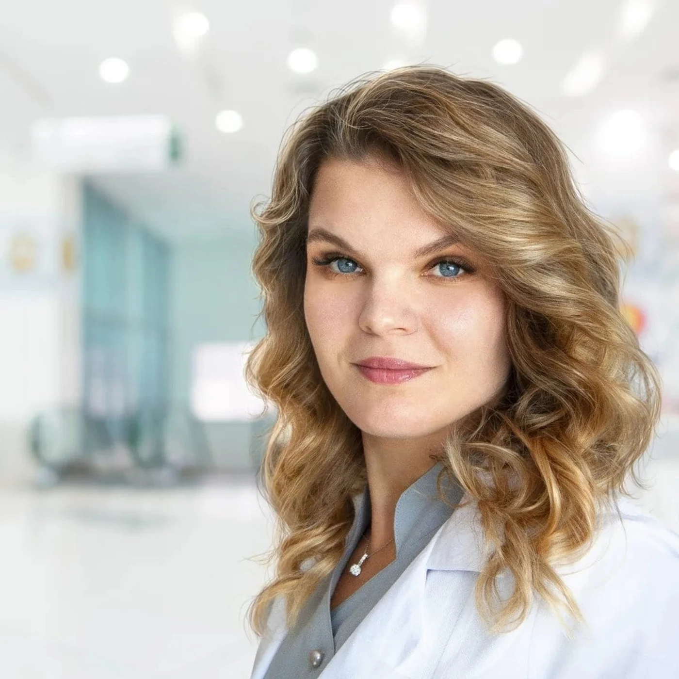 Medicul specialist în chirurgie plastică, estetică și microchirurgie reconstructivă Ana Clima, chirurg la Spitalul Floreasca din București, a discutat despre medicina estetică folosită în mod excesiv și abuziv în România