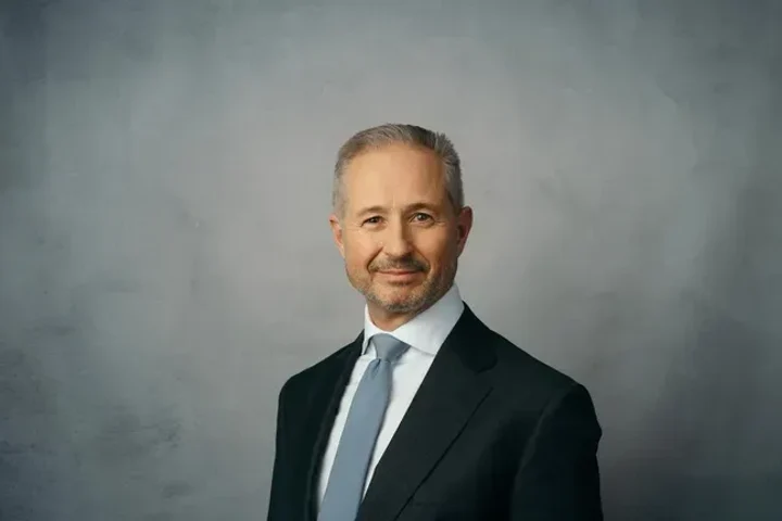 Criza petrolului lovește Europa: șeful OMV avertizează că unele țări ar putea rămâne fără combustibil: „Trebuie să conducem mai puțin”