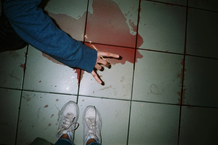 Tânără însărcinată de 18 ani, ucisă cu sânge rece de iubitul de 29 de ani. Mai avea acasă o fetiță de patru ani