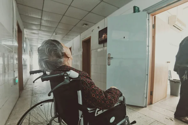 Tratamentele inumane din azilele pentru oamenii bolnavi psihic. La ce orori erau supuși pacienții