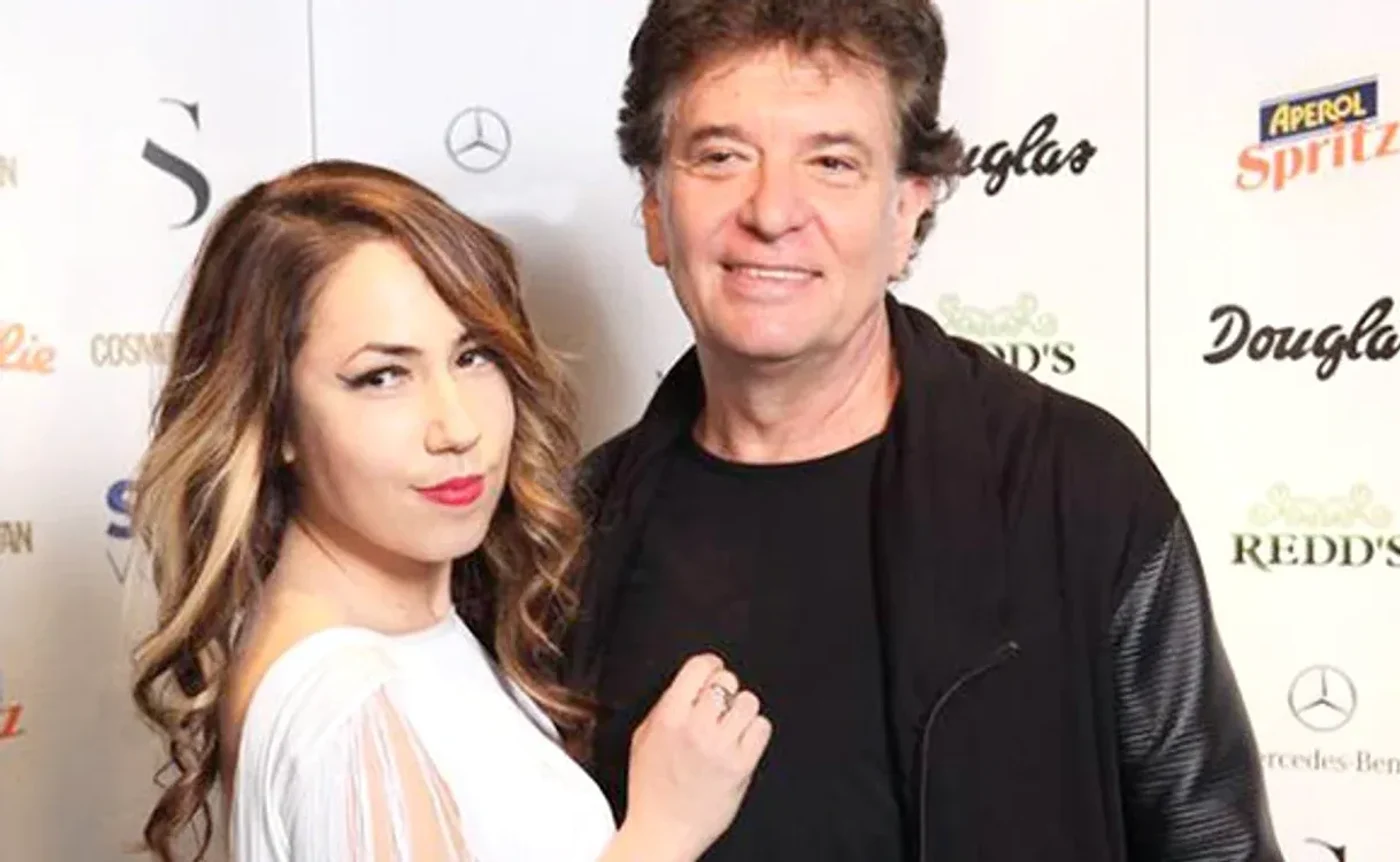 Irina Popa a avut o relație cu Mugurel Vrabete. Artista a ajuns în 2016 până în semifinalele de la Eurovision