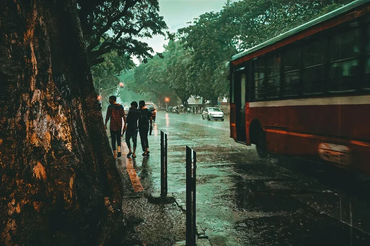 Vreme extremă în România: ploi torențiale, vijelii și grindină. Județele afectate de cod galben