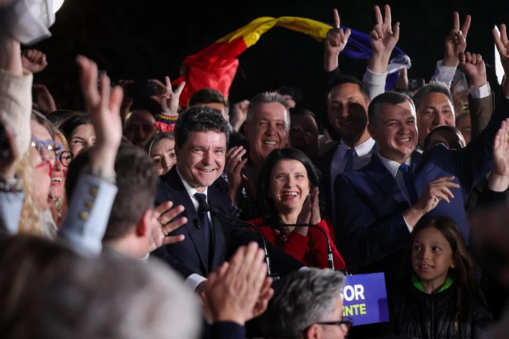 Victoria lui Nicușor Dan detensionează bursele, întărește moneda românească și reduce costurile de finanțare: Cea mai bună evoluție a leului din ultimii 12 ani