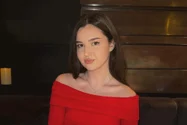 Înmormântarea Andreei Cuciuc a fost transmisă live. Adolescenta a fost îmbrăcată în rochie de mireasă. Imagini sfâșietoare de la căpătâiul tinerei de 17 ani