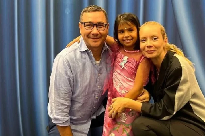 Traumele prin care a trecut Maria, fiica adoptată a lui Victor Ponta și a Dacianei Sârbu. După abandonul familiei, a fost la un pas de a fi adoptată, dar iarăși abandonată: „A avut și probleme de sănătate”