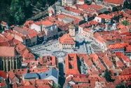 Val de falimente ascunse în turismul brașovean. Prețurile caselor, apartamentelor și terenurilor, crescute artificial. În realitate, tot mai multe hoteluri și pensiuni sunt scoase la vânzare pe bandă rulantă